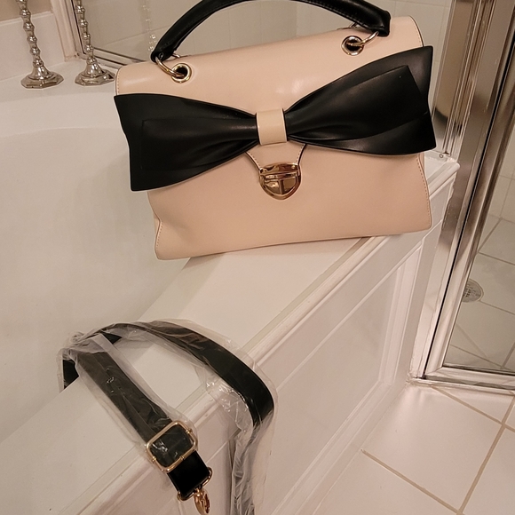 Boutique Handbag with shoulder strap - Picture 6 of 6